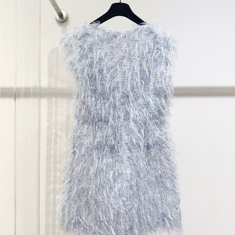 Authentic CHANEL White Textured Fabric - Picture 2 of 7